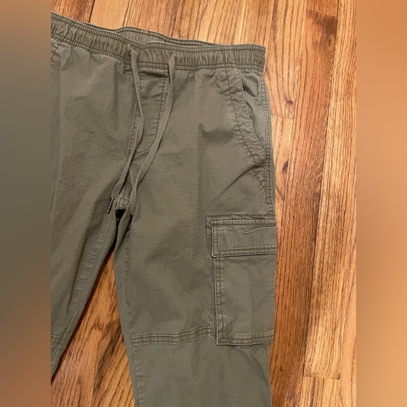 Cargos - Picture 2 of 4